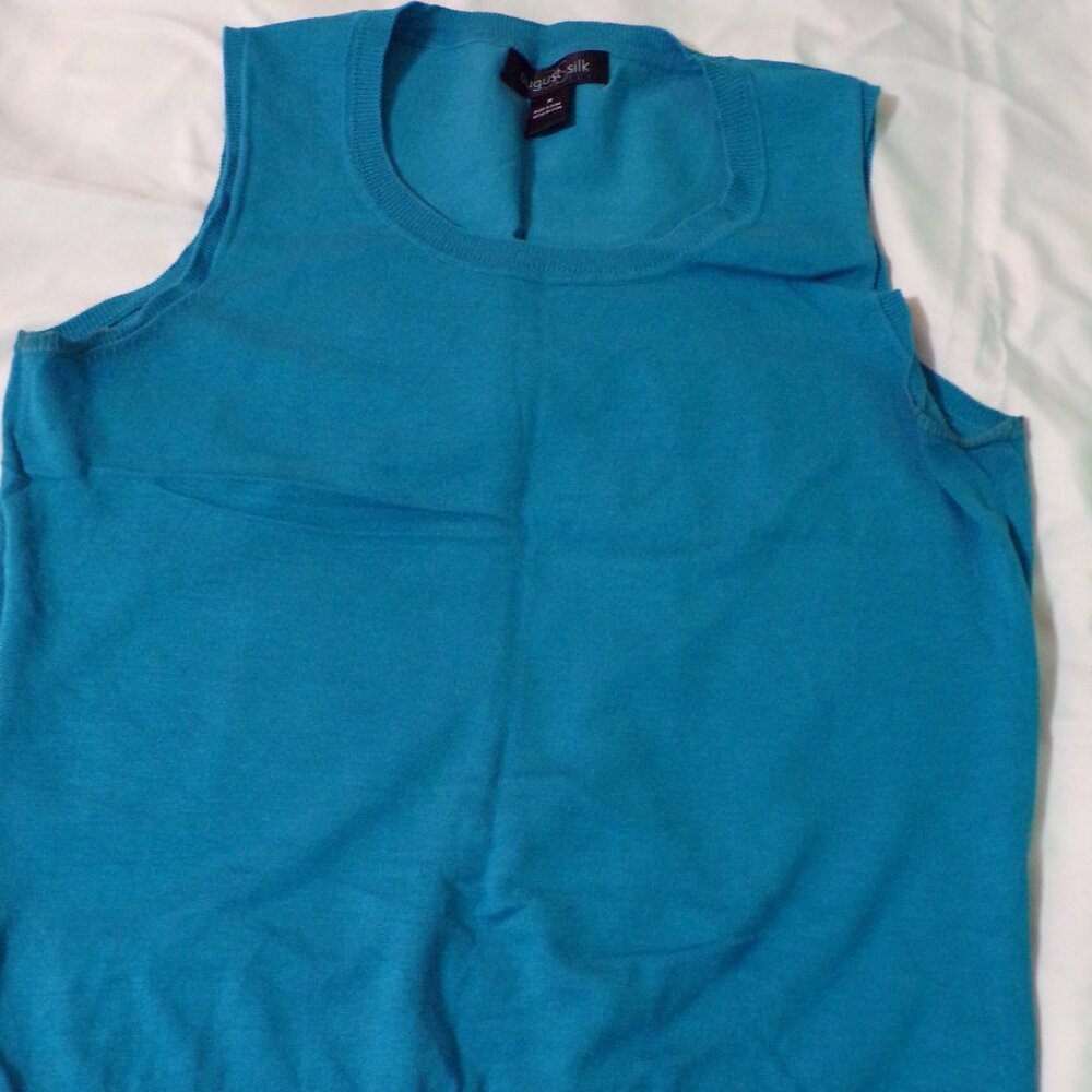 August silk sz M sleeveless turquoise top